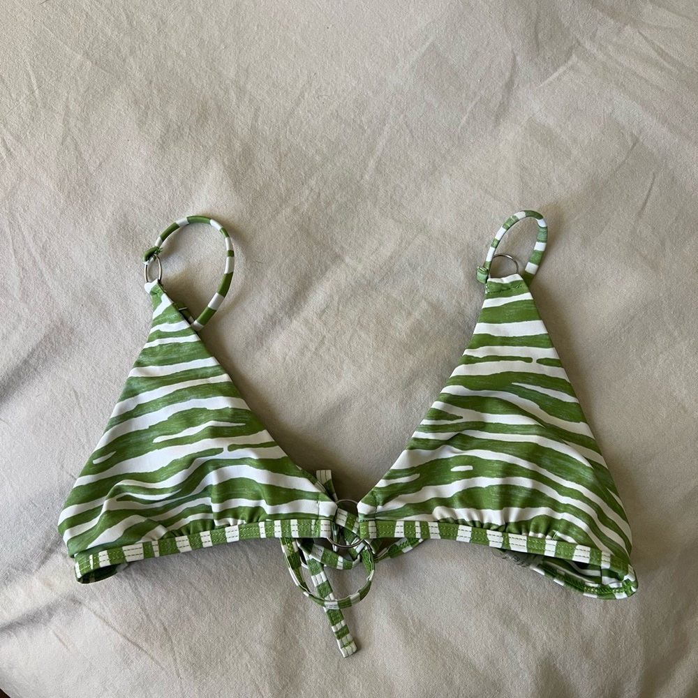 Green and White Animal Print Summer Bikini - Picture 5 of 7
